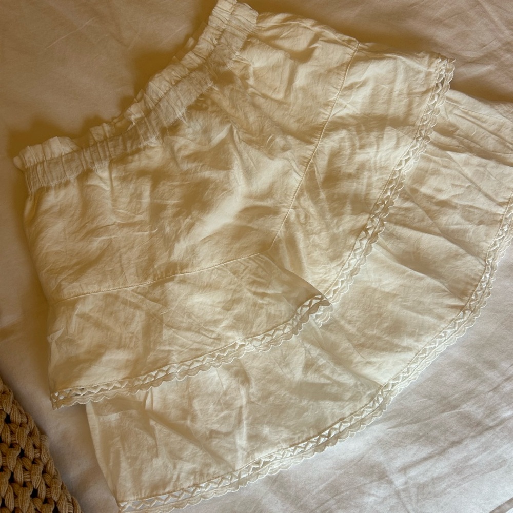 Elegant White Mini Skirt
